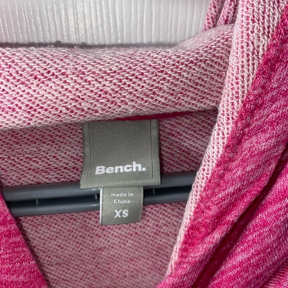 Women bench pull over hoodie. XS - Picture 3 of 3